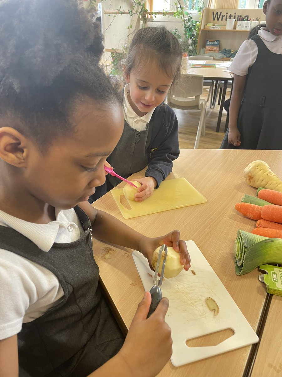 StPaulsBolton's tweet image. After reading Oliver’s vegetables, reception are making their own yummy vegetable soup 😋🍲 #eyfs #eyfsrocks