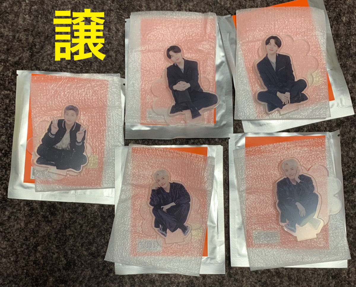KIMtaeofLaugh's tweet photo. BTS PERMISSON TO DANCE ON STAGE   LUCKY DRAW  交換

譲 1枚目画像(ジミン ホソク ナムジュン)

求 2枚目画像のテヒョン

郵送交換  可能な方は画像を添付の上連絡ください。

#BTS #BTS_PTD_ON_STAGE_SEOUL    #PTD_ON_STAGE  #TAEHYUNG #V #PTD_ON_STAGE_SEOUL  #JIMIN 
#Stage_For_ARMY https://t.co/CqhQs5UaoB