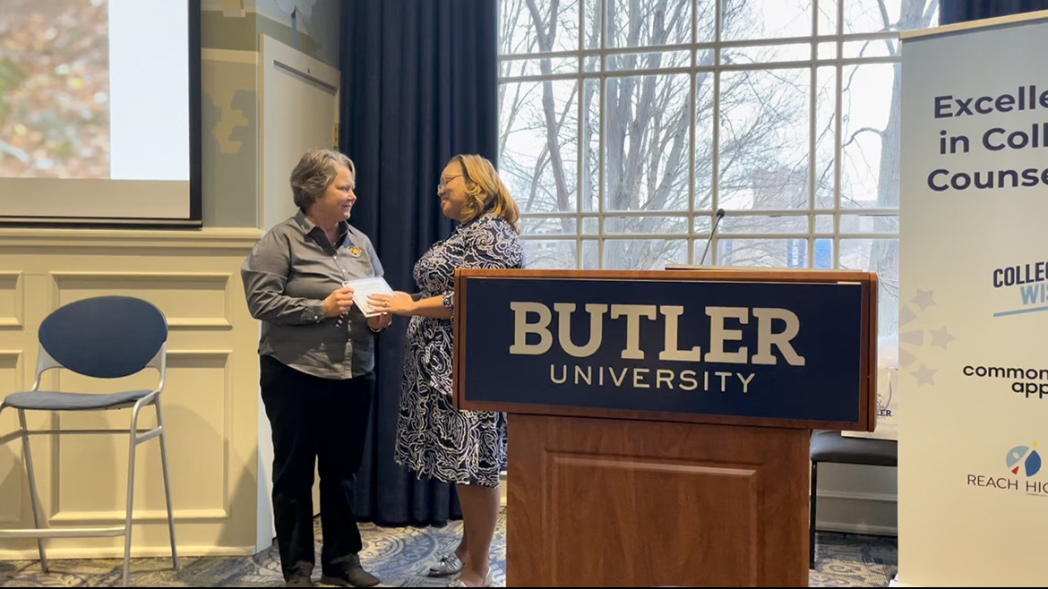 ReachHigher's tweet photo. We're so lucky to be here with our 2022 Excellence in College Counseling Award recipient, Jennifer Martin! 🏆Congratulations, Jennifer! 👏 #EICC22 https://t.co/aA3HlqvHs1
