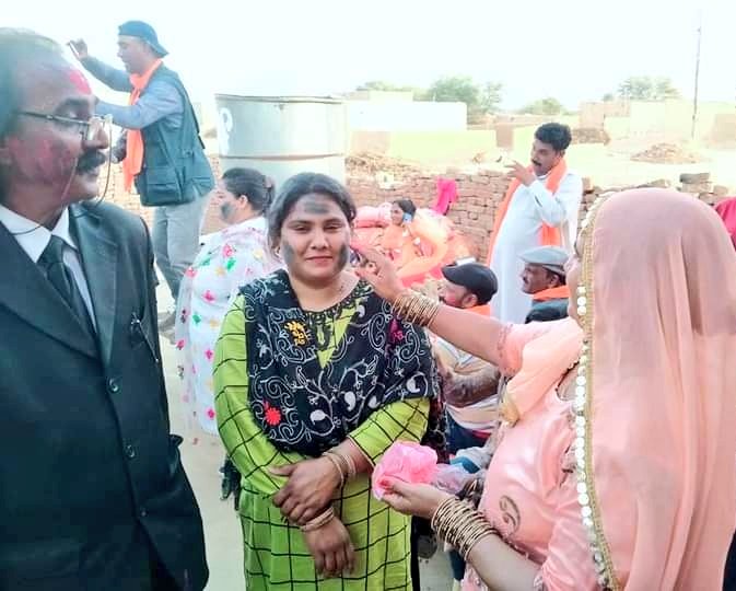 JavedRRaymond's tweet photo. #HappyHolyToAll.
PPP Minority wing Bahawal pur 
Celeberating Holy Festival in Yazman 
with hindu Community .
@BBhuttoZardari 
@AseefaBZ 
@KeshooBai
@GianChandMakwan
@Veerji_Kolhi
@DrUkrani
@PPPPunjab_SM 
@PPPSindh_PS 
@PPPBALOCHISTAN_ 
@PPPKpkMediaCell 
@gillanihouse_MC https://t.co/Z8y7MnGRFO
