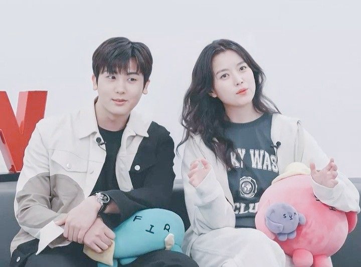 Chichiiiya's tweet photo. Lowkey wanting a Swoon interview for our #HyungJoo x #SaeHyun 🥺❤️ Imagine if we're getting another couch talk and trivia quiz interview from them again (although the possibility is low, universe please hear our plea once again) 😭 

#HappinessonNetflix #HanHyoJoo #ParkHyungsik https://t.co/FZ0MIlWaSh