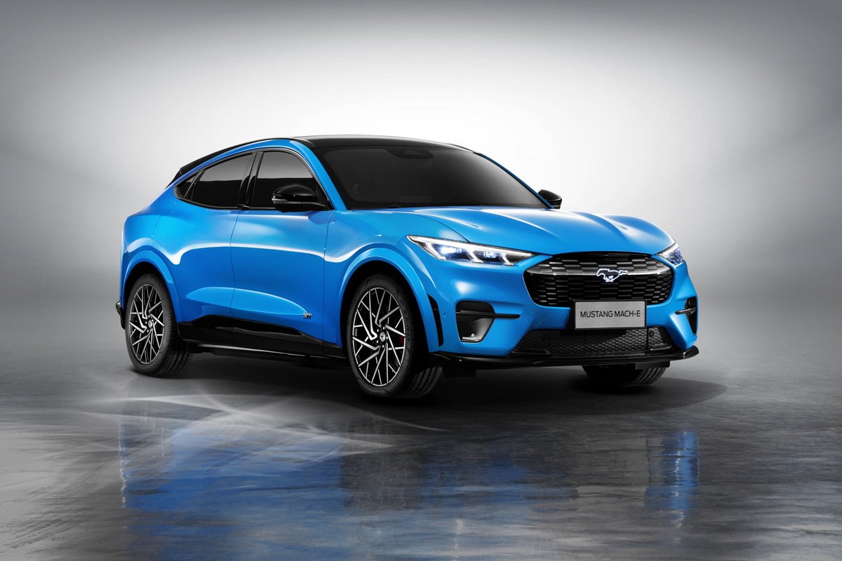 GregKable's tweet photo. ... and then there were three!

The 2022 World Car Of The Year finalists have been announced:

- Ford Mustang Mach-E
- Hyundai Ioniq 5
- Kia EV6

Winner to be crowned at the @NYAutoShow on 13 April

#wcoty
@WorldCarAwards 
#worldcarawards
#wca2022 https://t.co/aeUYaiVBjz