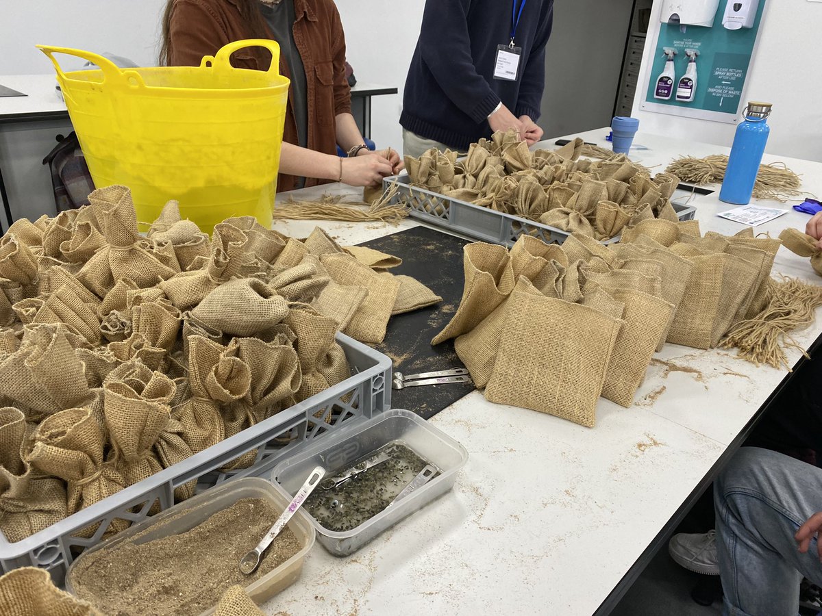 MorvenASmith's tweet photo. Had an amazing time today helping pack 4,000 seagrass seed bags for @EULIFERemedies with @OceanCTrust to be planted at their new restoration site in the Solent tomorrow! #saveourseabeds https://t.co/CafXhmLKmP