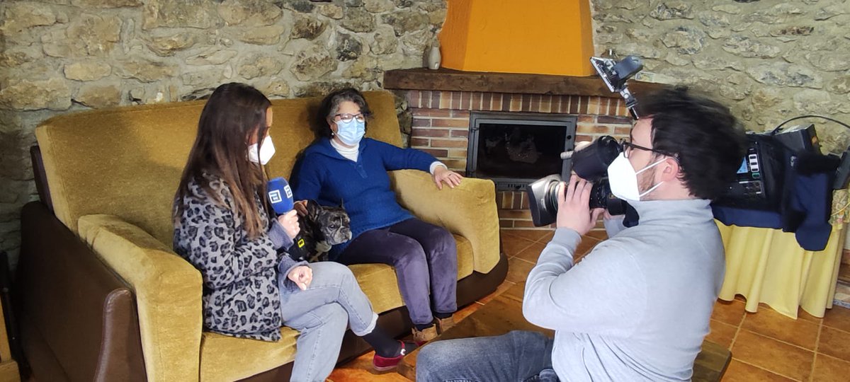 Comarcasidra's tweet photo. 🙋🏻♀️🙋🏻♂️Hoy nos ha acompañado el programa 🎥 #ConexiónAsturias 📺 para dar a conocer la nueva iniciativa turística #Comarcadelasidra #perfriendly #mascotasbienvenidas #Animalinosbienllegaos 📺 ⏰ esta tarde en @RTPAOficial a partir de las 19:00h.
👉👉👉https://t.co/h72f28EO91 https://t.co/xJvNtzR4B8