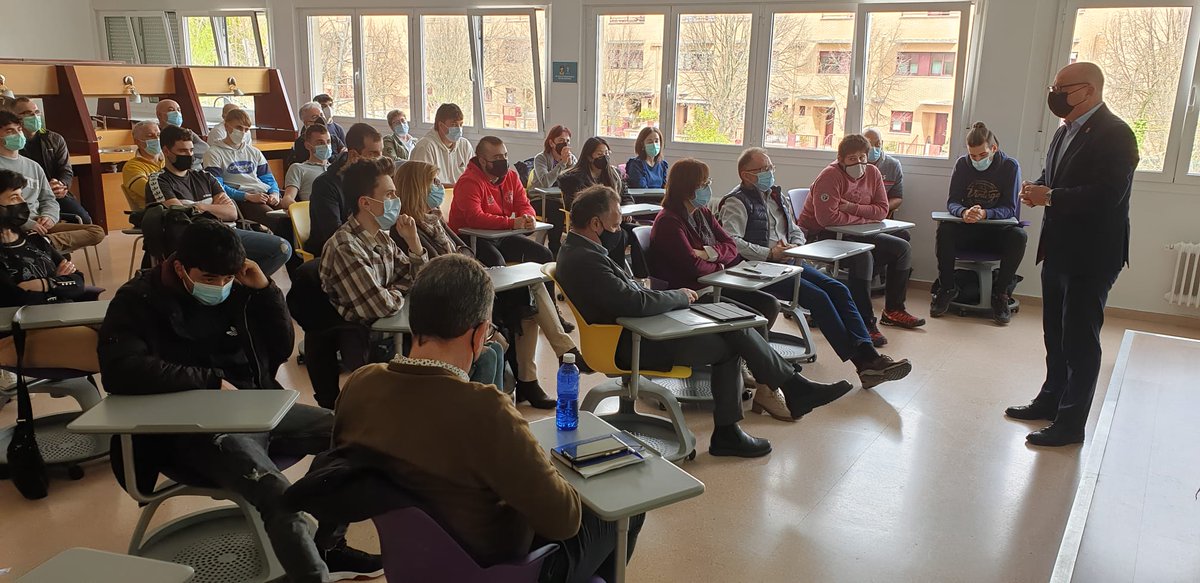 noticiasgob_na's tweet photo. El alumnado que representará a #Navarra en las 'Spainskills' recibe su equipación

👉 Veinte estudiantes de siete centros públicos de FP acudirán a Madrid a final de mes junto a sus tutores

@educacion_na

🔗 Más info: https://t.co/oZ5TjXqaVB https://t.co/v7ffgJruLT