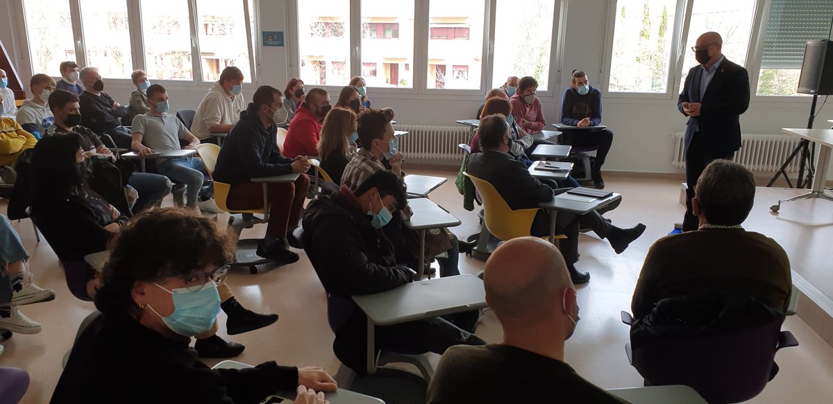 noticiasgob_na's tweet photo. El alumnado que representará a #Navarra en las 'Spainskills' recibe su equipación

👉 Veinte estudiantes de siete centros públicos de FP acudirán a Madrid a final de mes junto a sus tutores

@educacion_na

🔗 Más info: https://t.co/oZ5TjXqaVB https://t.co/v7ffgJruLT
