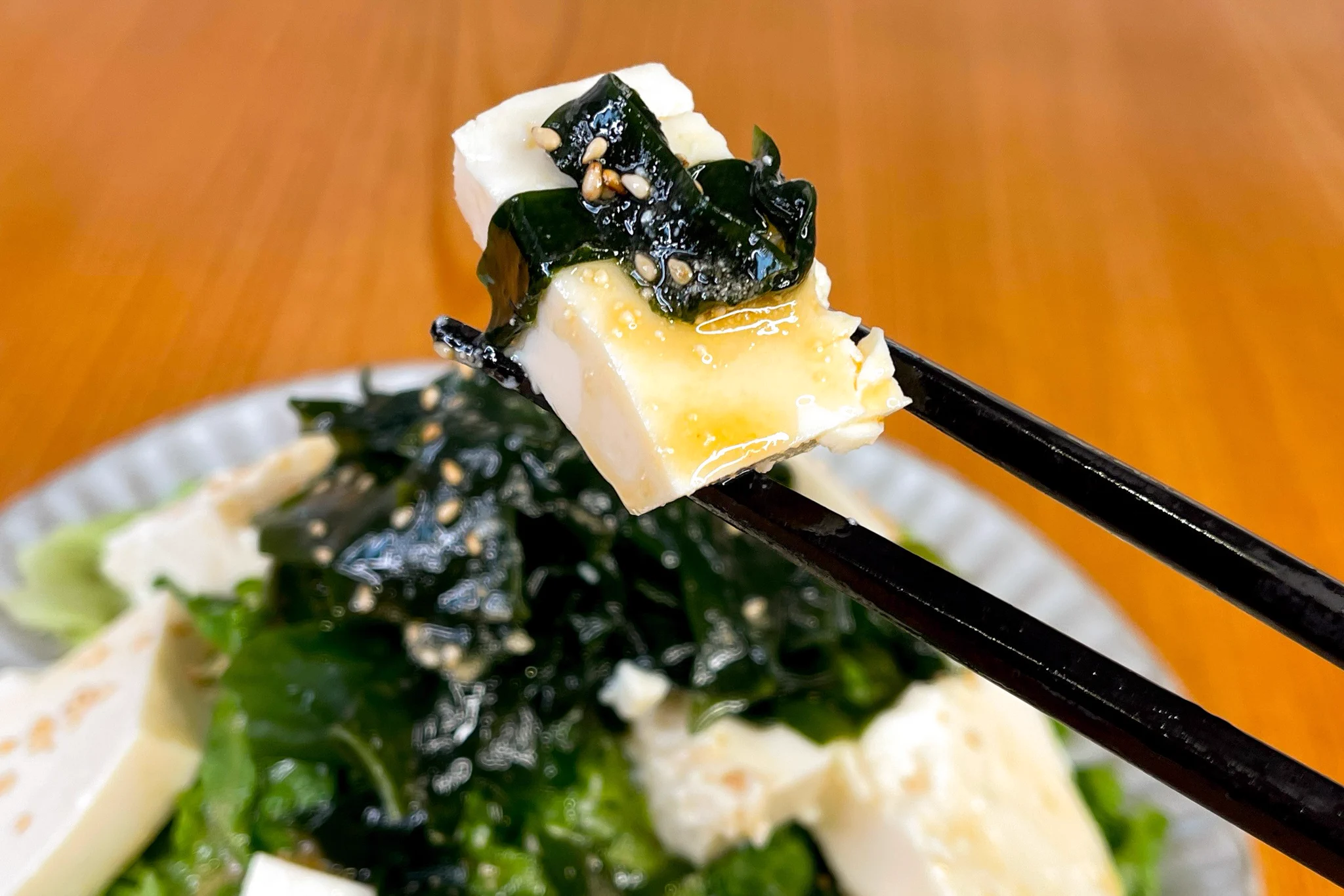 カロリーが気になる人でも安心して食べられそう！お豆腐やわかめを使った「サラダ」レシピ！