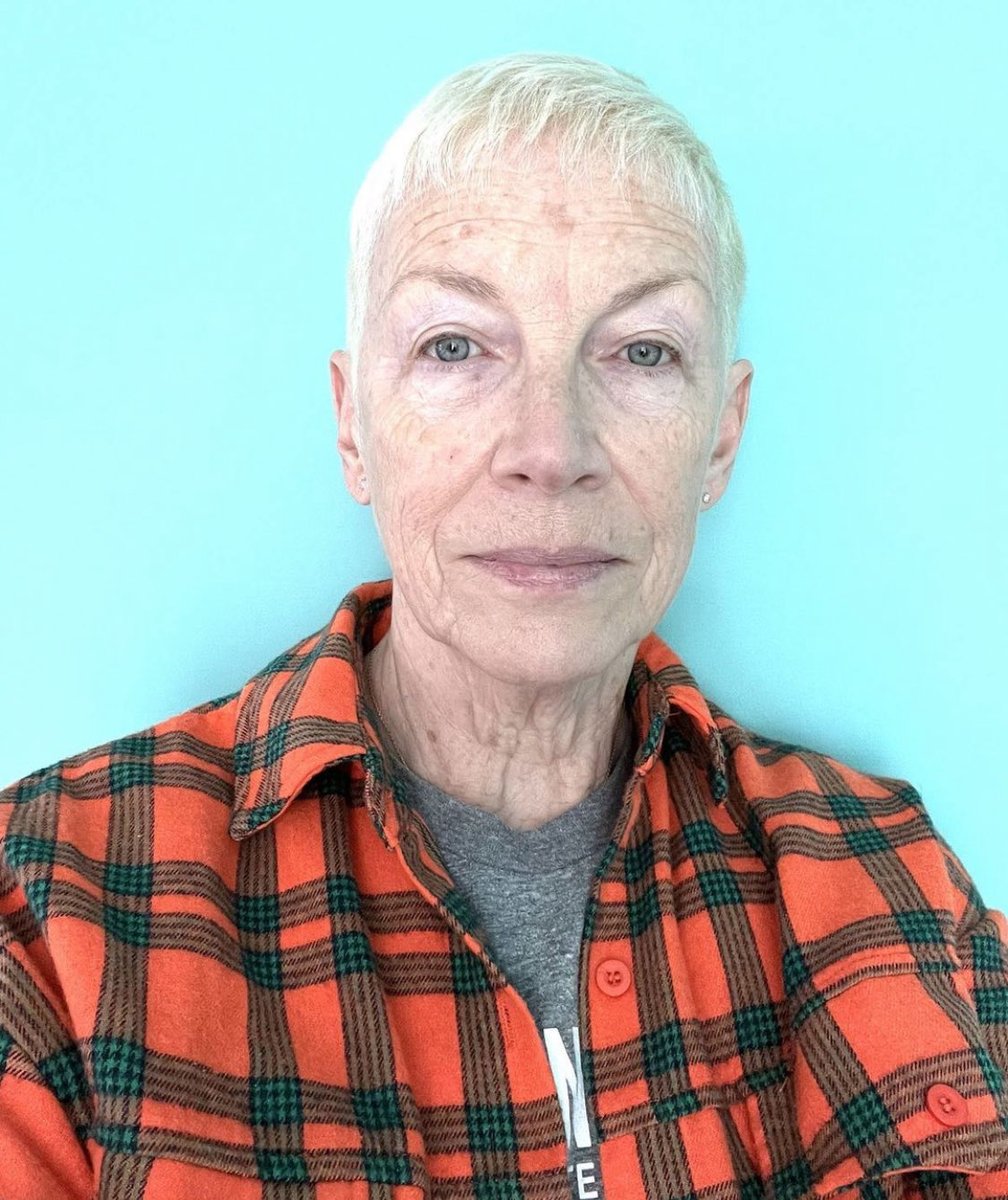 Absolutely loving this make-up free picture the mighty Annie Lennox posted on her Instagram. Beautiful at every age. 💖