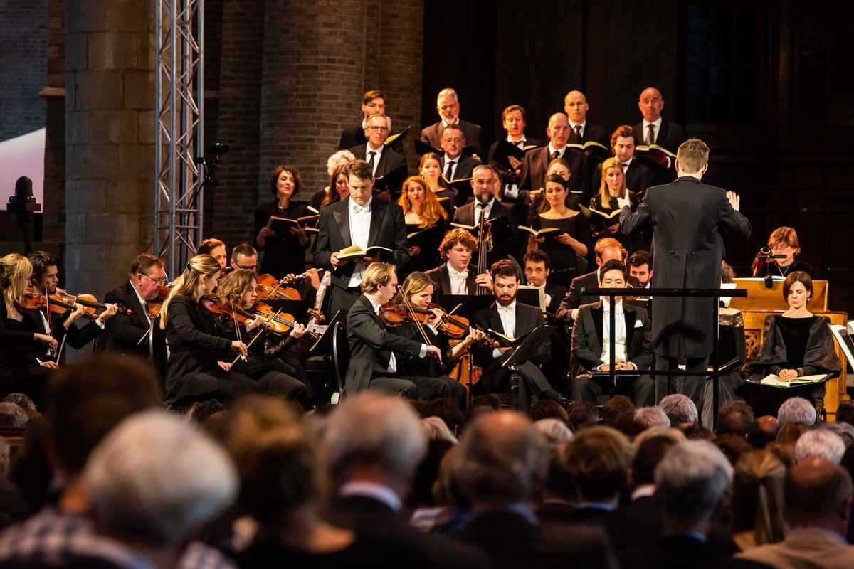 Over een maand is het Pasen. In de aanloop daar naartoe voeren Bachkoor Holland en #ConcertgebouwKamerOrkest o.l.v. Gijs Leenaars de #MatthäusPassion uit in Leeuwarden (7/4), Lochem (9/4) en Delft (14 &amp; 15 april). Bent u erbij? 
Kijk op bachkoorholland.nl