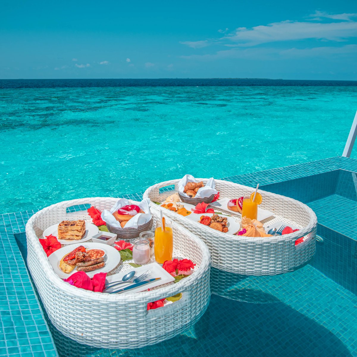 Destino_Mundo's tweet photo. Le petit déjeuner dont tout le monde rêve 😍  Bienvenue aux Maldives pour des vacances magiques et hors du temps #voyage #maldive https://t.co/48OYqFsEgn