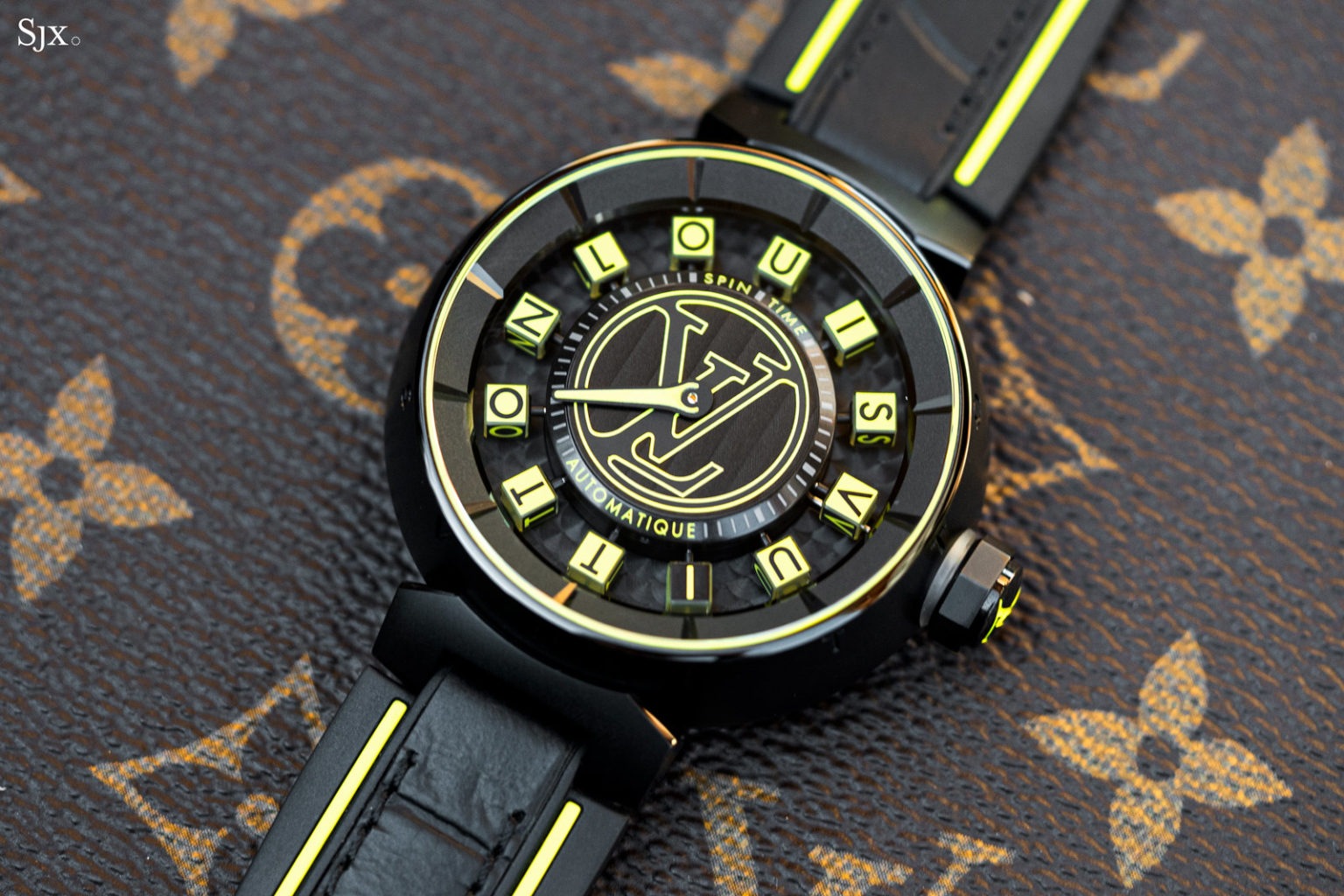 SJX Watches on X: We take a look at the @LouisVuitton Tambour Spin Time  Air Quantum, a modern take on the brand's jumping hours made up of 12  floating” cubes. The Quantum