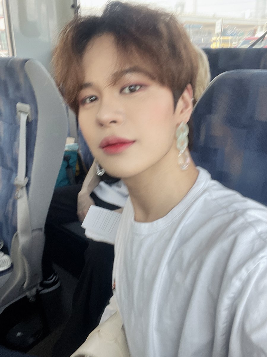 megamax_twt's tweet photo. [ #하엘 ]

무대 가는 길🎶

#사진 #계속 #풀어줄게 #기다려 
#메가맥스 #MEGAMAX #MGX https://t.co/aKamLeFml4