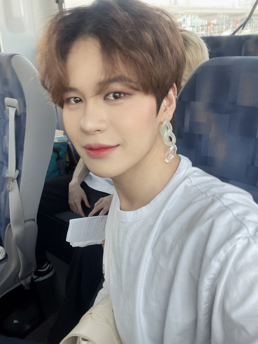 megamax_twt's tweet photo. [ #하엘 ]

무대 가는 길🎶

#사진 #계속 #풀어줄게 #기다려 
#메가맥스 #MEGAMAX #MGX https://t.co/aKamLeFml4