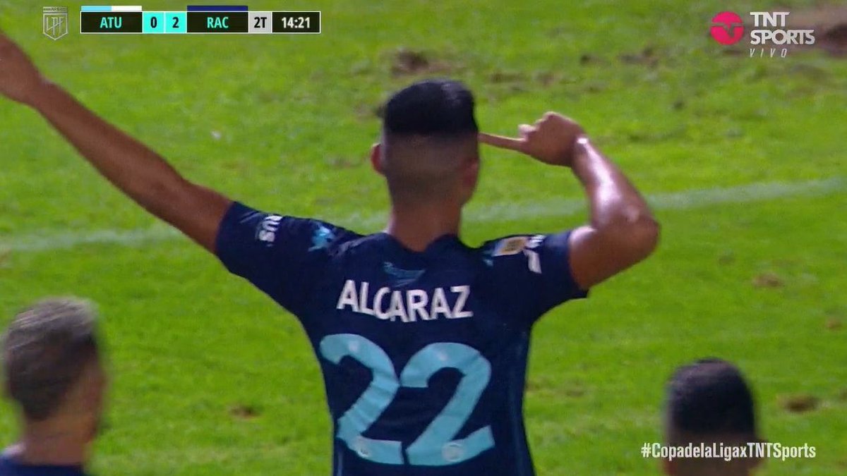 Tanto Racing en una sola foto!! Milito, Licha, el pibe de Tita y el gol!!