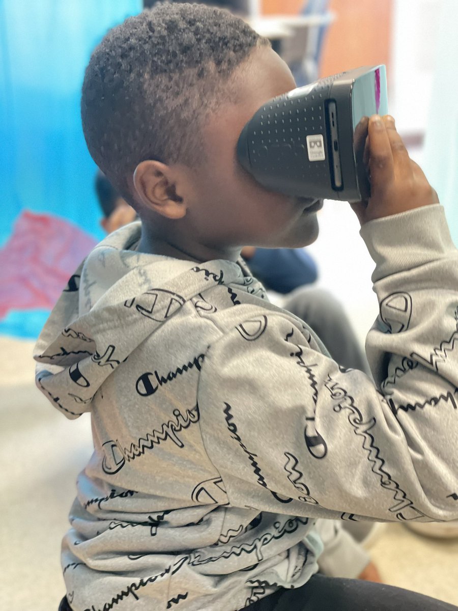 KelliCoons_'s tweet image. Celebrating STEAM Week with WAT @D5Live this week with VR Expeditions. #googlecardboard #robotlab #googleforedu #STEAM
