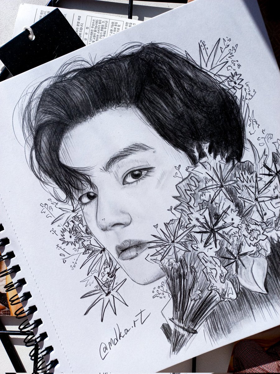 Mary75626485's tweet photo. Hi 
#BTSARMY #BTSCONCERT #BTSV #btsart #sketch #sketchbook #KIMTAEHYUNG https://t.co/NA39kJD0nr