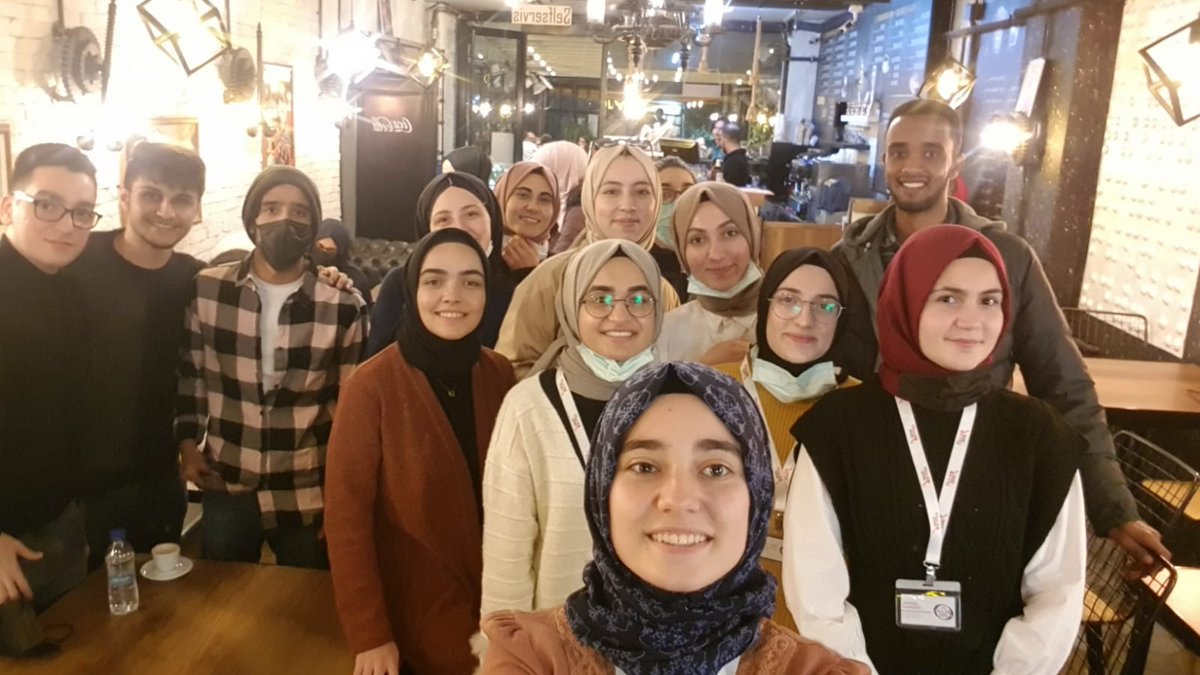 gencyyd's tweet photo. Sınırlar aşmak bizim işimiz! Bu kez “Kıtalar Arası Kahve” dedik; Pakistan, Filistin, Yunanistan, Kosova, Somali ve Kıbrıs’tan arkadaşlarımız ile kahve eşliğinde sohbet için bir araya geldik ☕ (Ankara, 2021) #İyilikİçinGençlik https://t.co/IzqcukyCC3