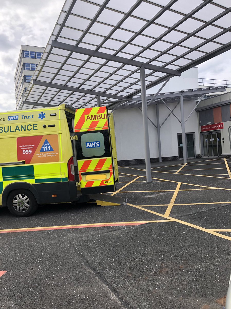 TomWood_mmmmm's tweet photo. Tuesday Expectation: going to watch match wi Jake
Tuesday Reality: A&E and hospital wi Jodie 😭
PS: she’s stable and on all the right fluids so 🤞🏻 she’ll be back up and running soon
#BarnsleyFC
#BDGH https://t.co/P5p82Eg5m9