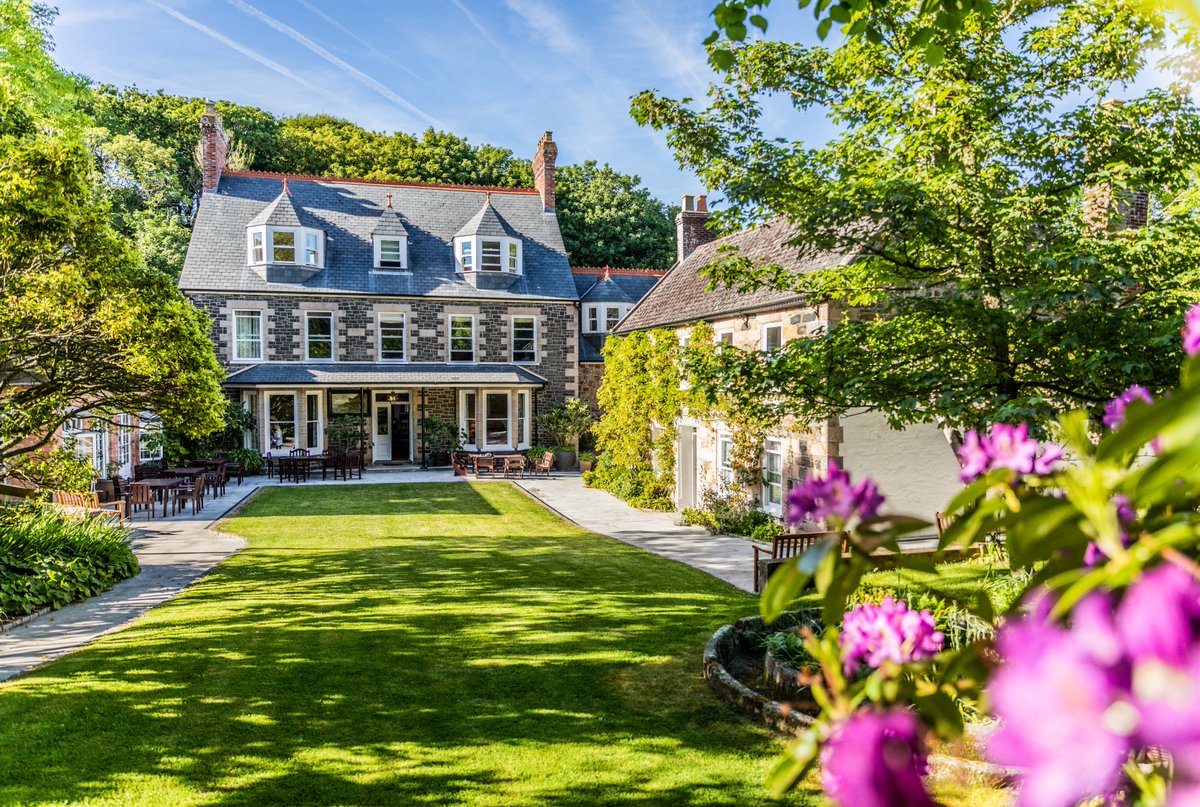 EMA_Airport's tweet photo. ✈️ WIN FLIGHTS TO GUERNSEY ✈️

Aurigny is giving you the chance to #win a pair of return flight tickets from either @EMA_Airport or @manairport to Guernsey, including a 2-night stay at @SarkHotel 😍

>> To enter, LIKE ❤️ + RETWEET 🔃 this post

*T&amp;Cs apply. Ends 11:59pm 16.03.22 https://t.co/M94ZsgyNYk