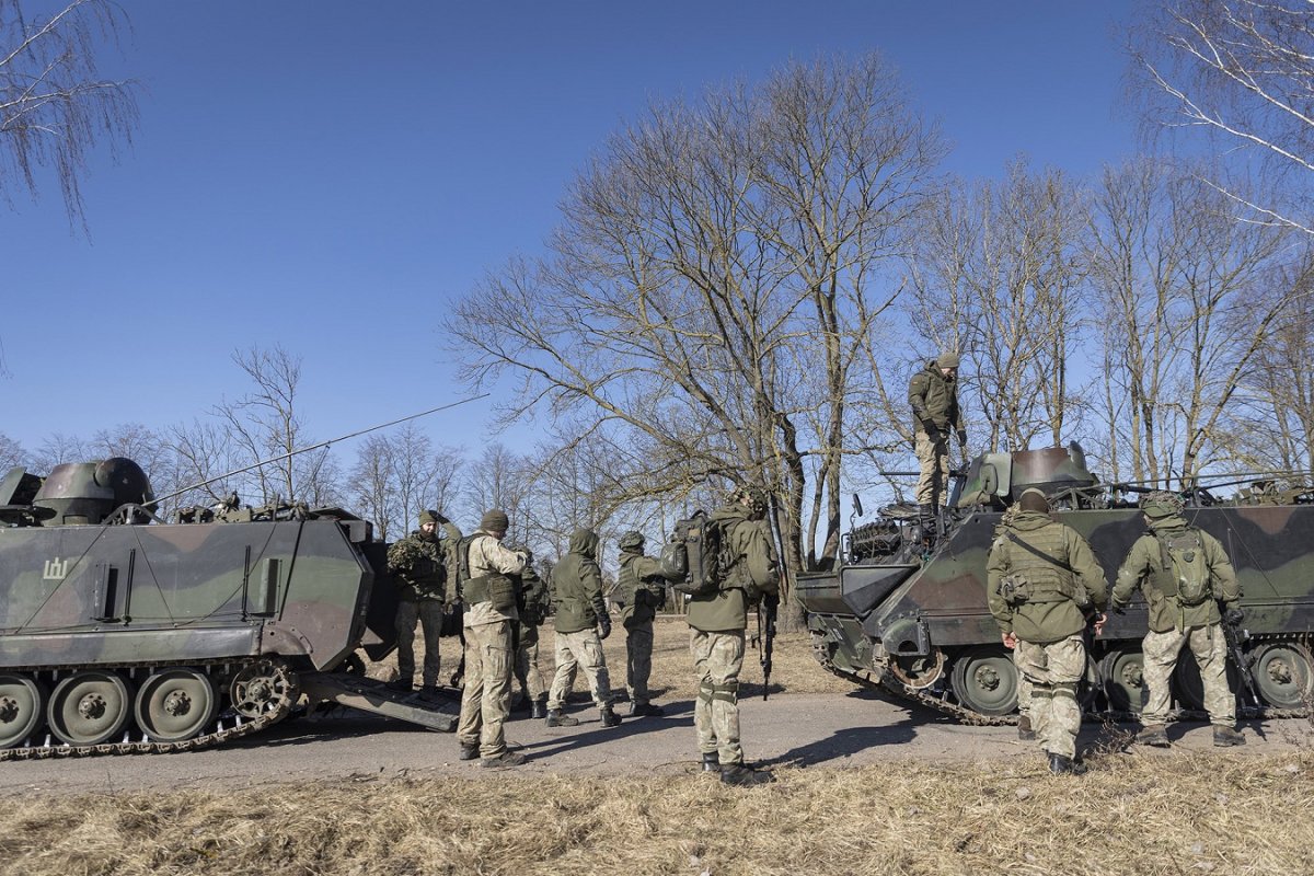 LTU_ArmedForces's tweet photo. #LAF🇱🇹 exercises #UnitedResponse in South #Lithuania aimed at maintaining high readiness of 🇱🇹Rapid Reaction Force and operating in changed environment to respond any security threat.
#WellTrainedAndReady
#WeAreNATO https://t.co/xf0G8wd0lu