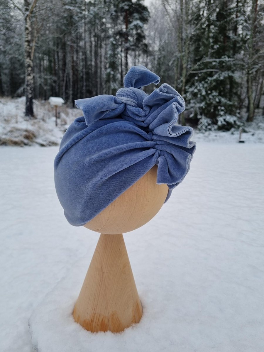 BondofSweden's tweet photo. Våra turbaner av sammet är fantastiskt vackra och varma! https://t.co/pG91Ch010G

#headwearbybond #alwaysontop
#bondofsweden #turbond #slowfashionmovement #slowfashion #passionforcuteness #organicfashion #handmadefashion #bondfamily #lovemybond #turbanbybond https://t.co/iZ9a8bEaHJ