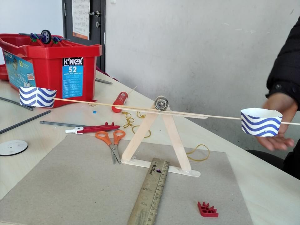 Matematiksel Modelleme dersimizde cebirsel ifadeler konusunu farklı bir bakış açısıyla ele alarak günlük hayatta karşılaştığımız bir probleme çözümler bulduk
#payastemgeleceğikurgular #payastem #meb #yapayzeka #steam #math #modelleme #payas #dörtyol #hatay #MatematikSeferberliği