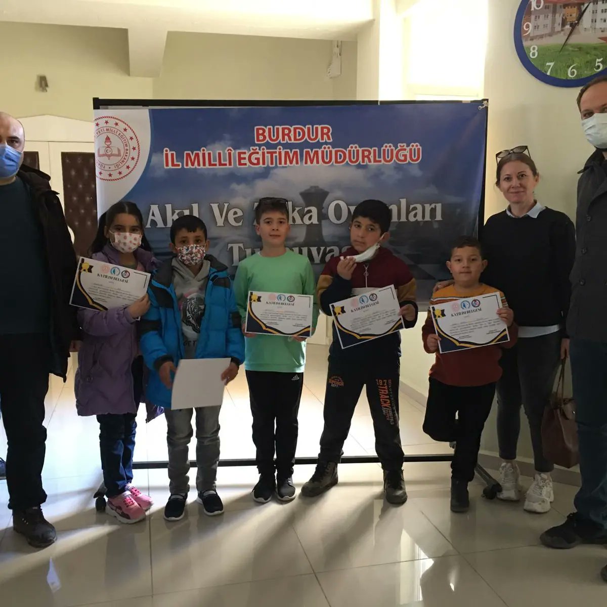 BurdurIlce's tweet photo. YEŞİLOVA YİNE SES GETIRDİ
TEBRİKLER ÇOCUKLAR
TÜRKİYE AKIL VE ZEKA OYUNLARI TURNUVASI İL TURNUVASI
İl geneli yapılan Türkiye Akıl ve Zeka Oyunları Turnuvasında öğrencilerimiz yine başarılara imza attılar. Öğrenci, öğretmen ve velilerimize teşekkür ederiz. @TC_Yesilova
@BurdurilMEM https://t.co/hitZpSC15U