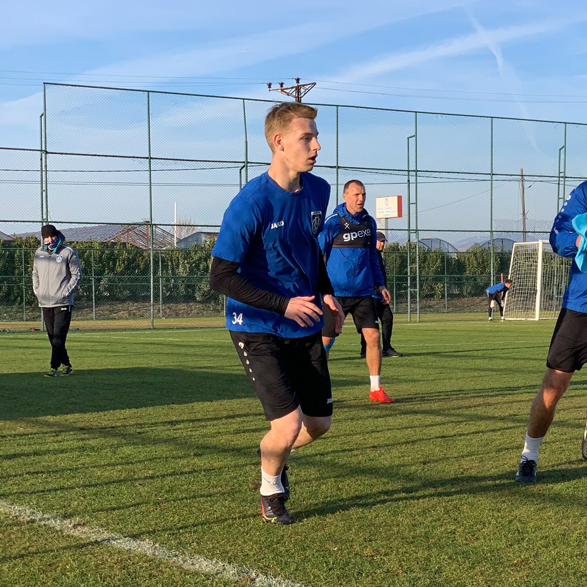 FCShinnik's tweet photo. В клубном tg-канале Паша Кузнецов поделился эмоциями после матча⚽️

https://t.co/w1dSGpAk2Y

#шинник #фкшинник #Ярославскийфутбол #Вместезашинник #павелкузнецов https://t.co/lKwVAiqbUa
