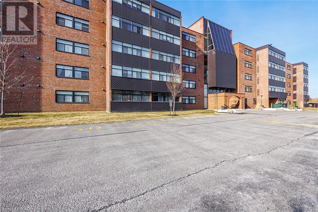 BoldtRealtyInc's tweet photo. ✨ NEW LISTING! ✨

🏡 276 Oakdale Ave #111 | St. Catharines | $419,900

🙋‍♀️ Karen Blackley | 905-401-0633 | karen@boldtrealty.ca

Learn more about this must-see home at https://t.co/0y3bw4EFDf and contact Karen Blackley  to schedule a viewing! https://t.co/vngrKWgsIw
