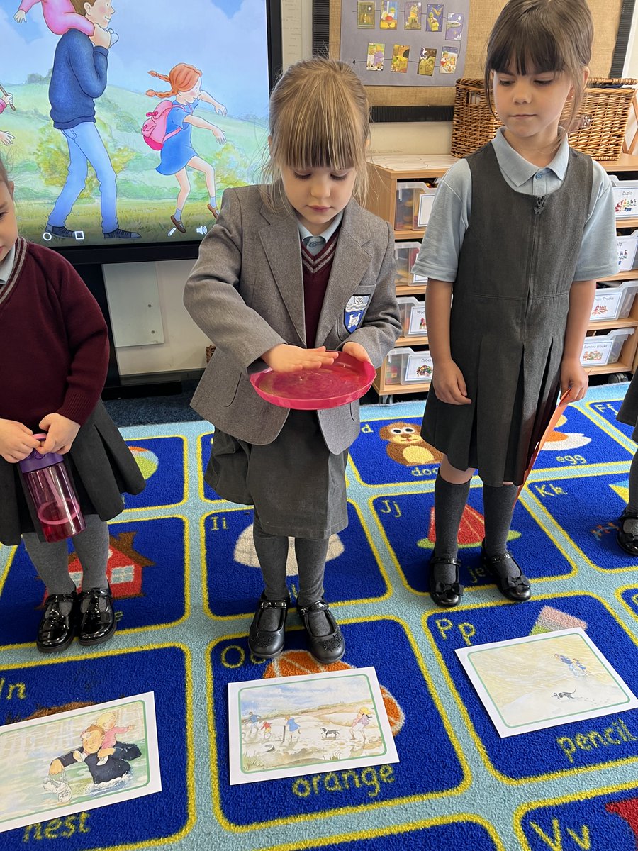 SGSReception's tweet image. #SGSReception enjoyed finding sounds to represent each setting in We&apos;re Going on a Bear Hunt. It was a superb retelling! #weregoingonabearhunt #SGSPrep @MichaelRosenYes