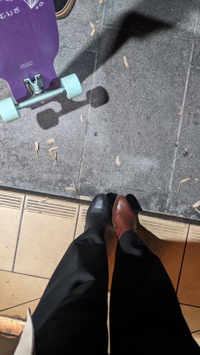 laura_chmbn's tweet photo. « pas trop fatiguée Laura ? »
non t'inquiète, se rendre compte 4 heures après être sortie de chez soi qu'on n'a pas mis la bonne chaussure, c'est normal https://t.co/yo05qcZLfy