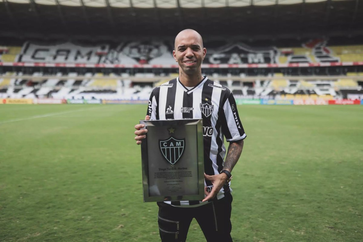 13GaloNews's tweet photo. 🐔⚽️🔥 Os 10 maiores artilheiros do Galo no século 21:

1️⃣ Diego Tardelli (112) 
2️⃣ Guilherme (75)
3️⃣ Marques (59)
4️⃣ Luan (49)
5️⃣ Éder Luís (43)
6️⃣ Hulk (42)*
7️⃣ Lucas Pratto (42)
8️⃣ Cazares (41)
9️⃣ Fred (41)
🔟 Jô (39)

📊 @rodolfo1975 
📸 Pedro Souza | @Atletico https://t.co/MzEEBsJUSW