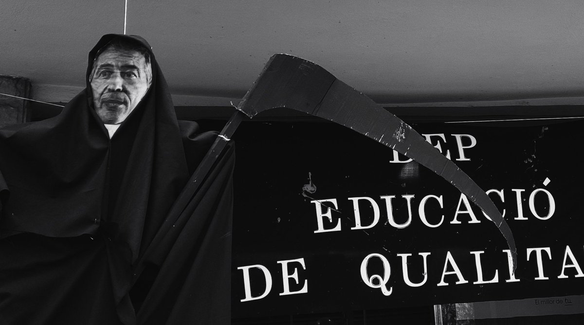 Una vergonya que <a href="/tv3cat/">TV3 és ara @Som3Cat</a>  centri el tractament de la vaga d'educació en l'avançament del calendari escolar i les vacances. És ben clar que la mà del govern és molt llarga. #vagaeducacio  
#nosonlesvacances
#sonlesmancances