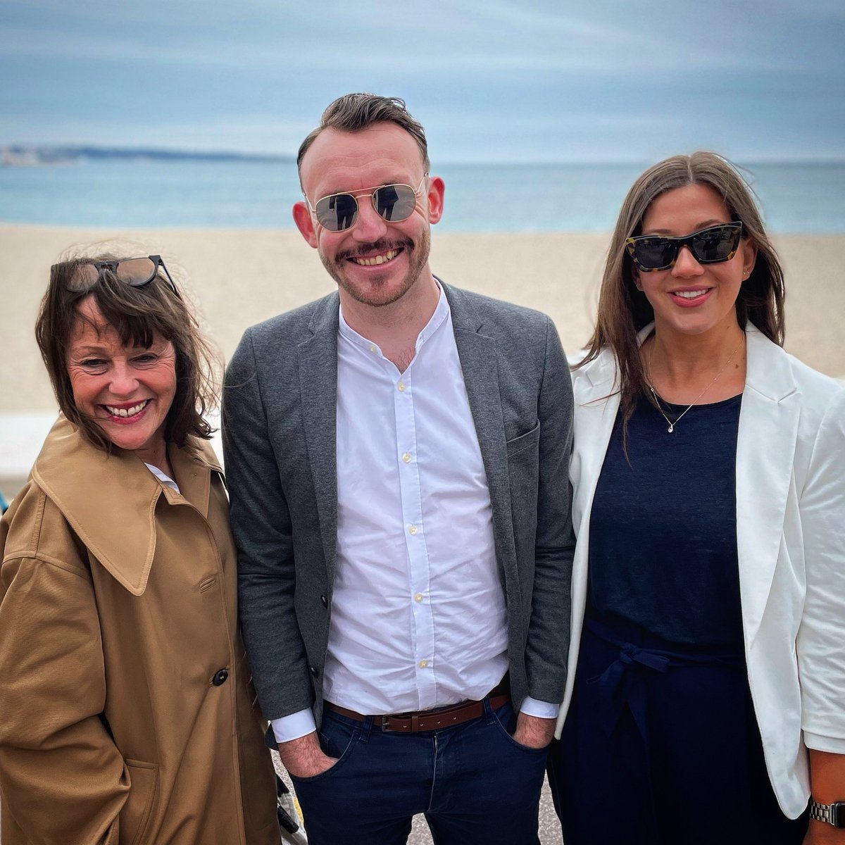 Tom S N E E tweet media