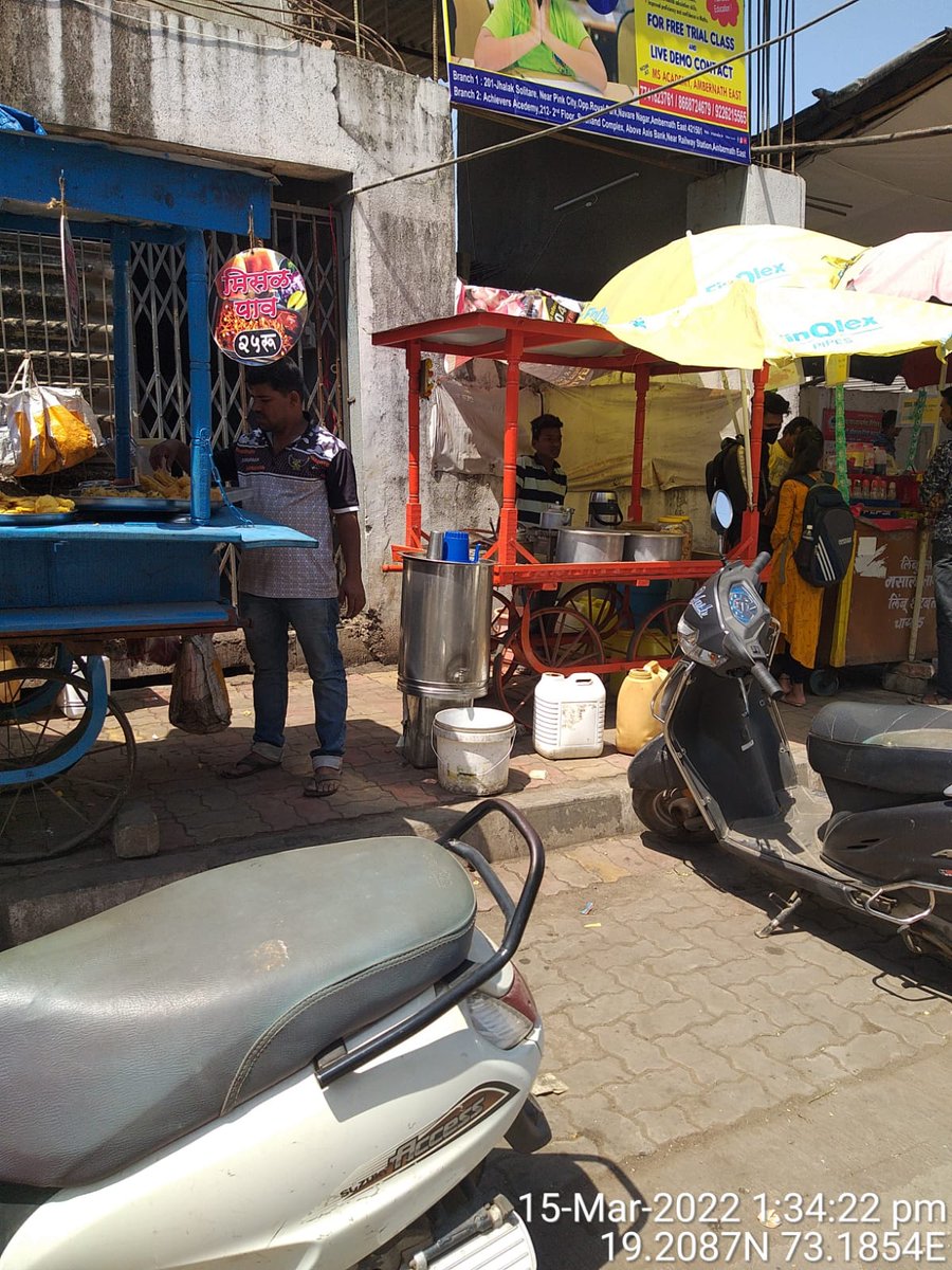 Ambernath_ACF's tweet photo. We'd like to add few photos clicked earlier today regarding this issue. This can lead to an unfortunate incident anytime. This spot is crowded throughout the day.  Heavy traffic and many pedestrians. Ambarnath Municipal Council never take any action these illegal food stalls. https://t.co/5WP206zfAN