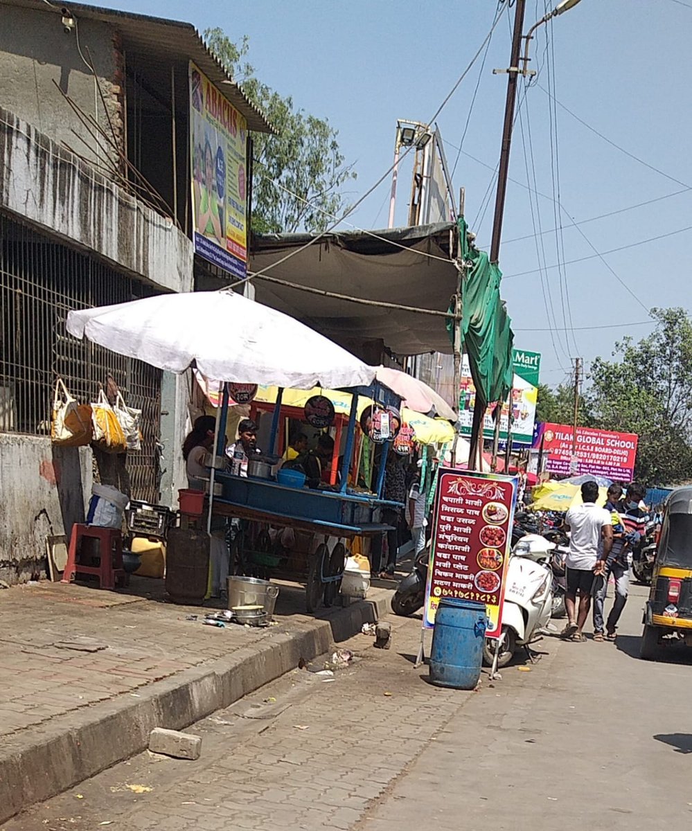 Ambernath_ACF's tweet photo. We'd like to add few photos clicked earlier today regarding this issue. This can lead to an unfortunate incident anytime. This spot is crowded throughout the day.  Heavy traffic and many pedestrians. Ambarnath Municipal Council never take any action these illegal food stalls. https://t.co/5WP206zfAN