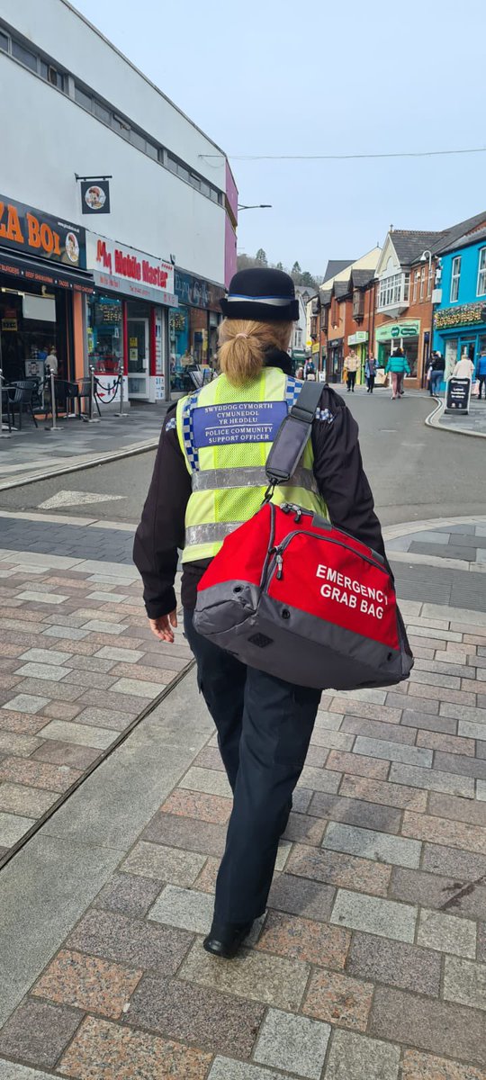 And here’s our 7th emergency grab bag making it’s way to it new home at the Pontypridd police station @swpRCT  @YourPontypridd <a href="/RCTCouncil/">RCT Council</a>