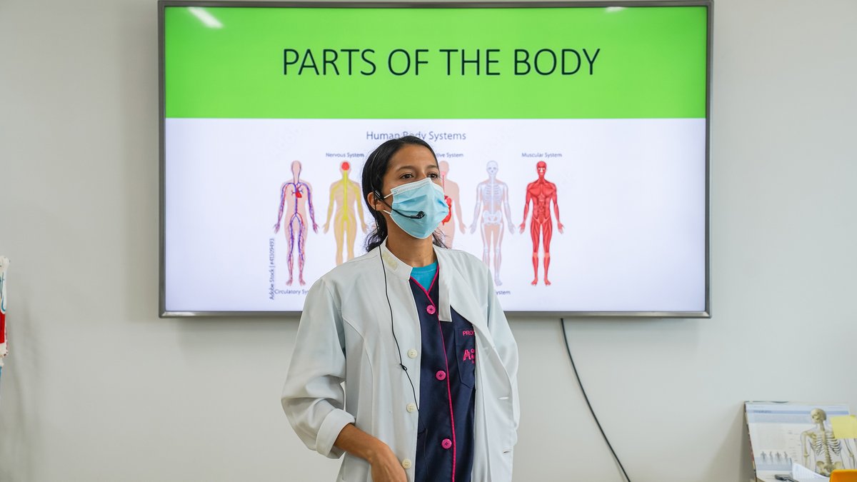 faama_edu's tweet photo. Os alunos do 5° ano tiveram uma aula prática com a Prof. Victória Christy sobre Parts of the body (partes do corpo) no laboratório do curso de enfermagem.

Esse momento serviu como aprendizado e também para que os alunos conhecessem outros locais de estudo fora da sala de aula. https://t.co/4jP4e8MvVw