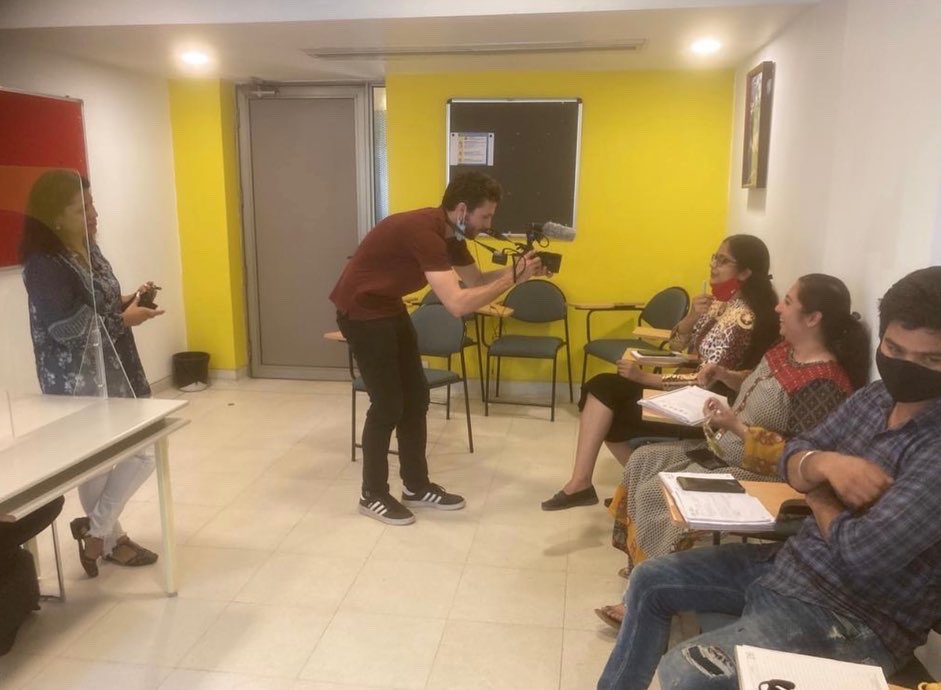 alliancefrdelhi's tweet photo. Francophonie week: France24 journalist is interviewing students of Alliance Française de Delhi

#francophonie #alliancefrancaise #media #France24 #students #FrenchNetwork #India https://t.co/CxxdJd5XVf