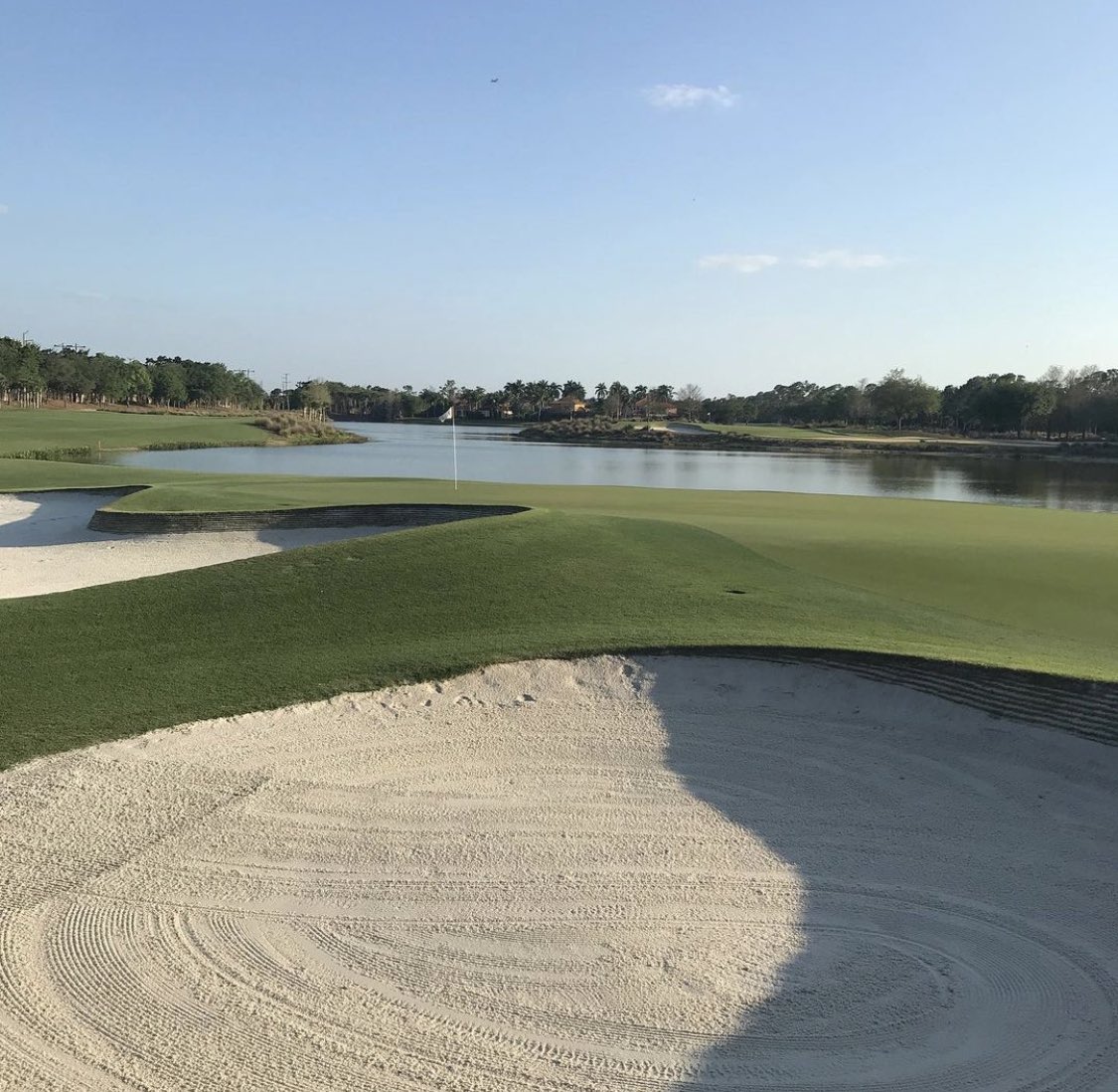 TiburonNaples's tweet photo. Velvet conditions, The Gold Course Hole 18 green complex. @Troon leadership @GraysonGrainger @SherbertRyan Mike Meisenhelter and team continue to elevate. #agronomy #tourtested #tourapproved #itswhattheydo #bekind https://t.co/U6q4NgWbLT
