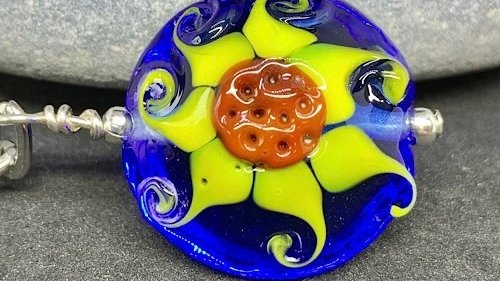 The fabulous Tina at @BearhouseBeads  is donating 100% from the sale of these to the British Red Cross Ukraine appeal. Tina has now raised almost £1000! Woweee! Can you help to tip her fundraising into 4 figures? 💙💛
 thebritishcrafthouse.co.uk/product/a-sunf… #tbchseller