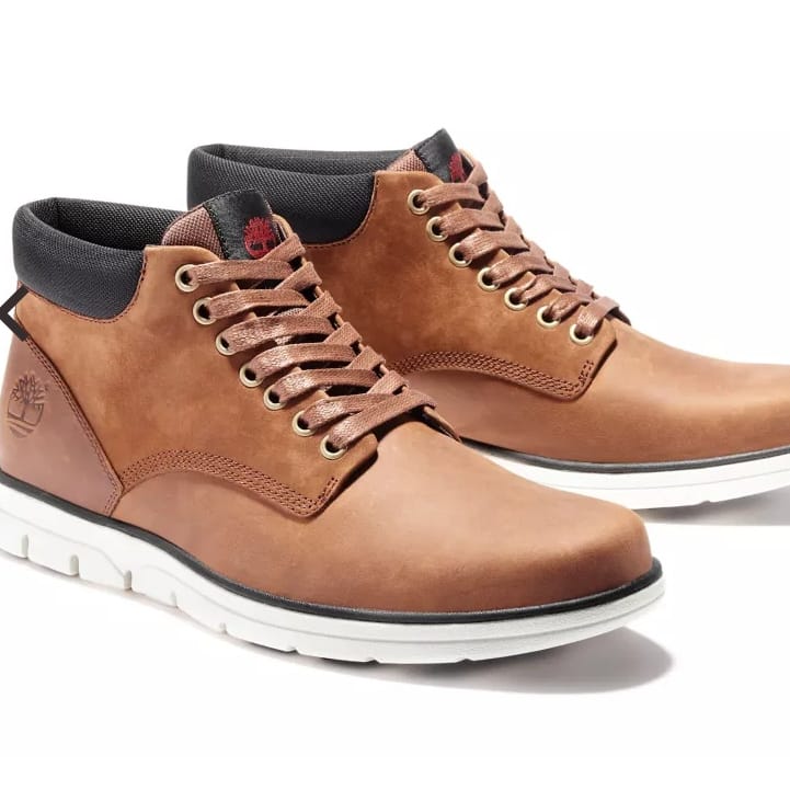 ZwRunner's tweet photo. @RealTalkFadzie For all your Men's genuine leather &amp; original footwear visit, Shop 8, 1st  floor, NYAHOKWE MALL,Corner 1st &amp; George Silundika, Contact John on https://t.co/WCJxqY5S7C  to view what's in stock. Or John on https://t.co/OiVFekZt79 for special orders. https://t.co/EoL5z5uzus