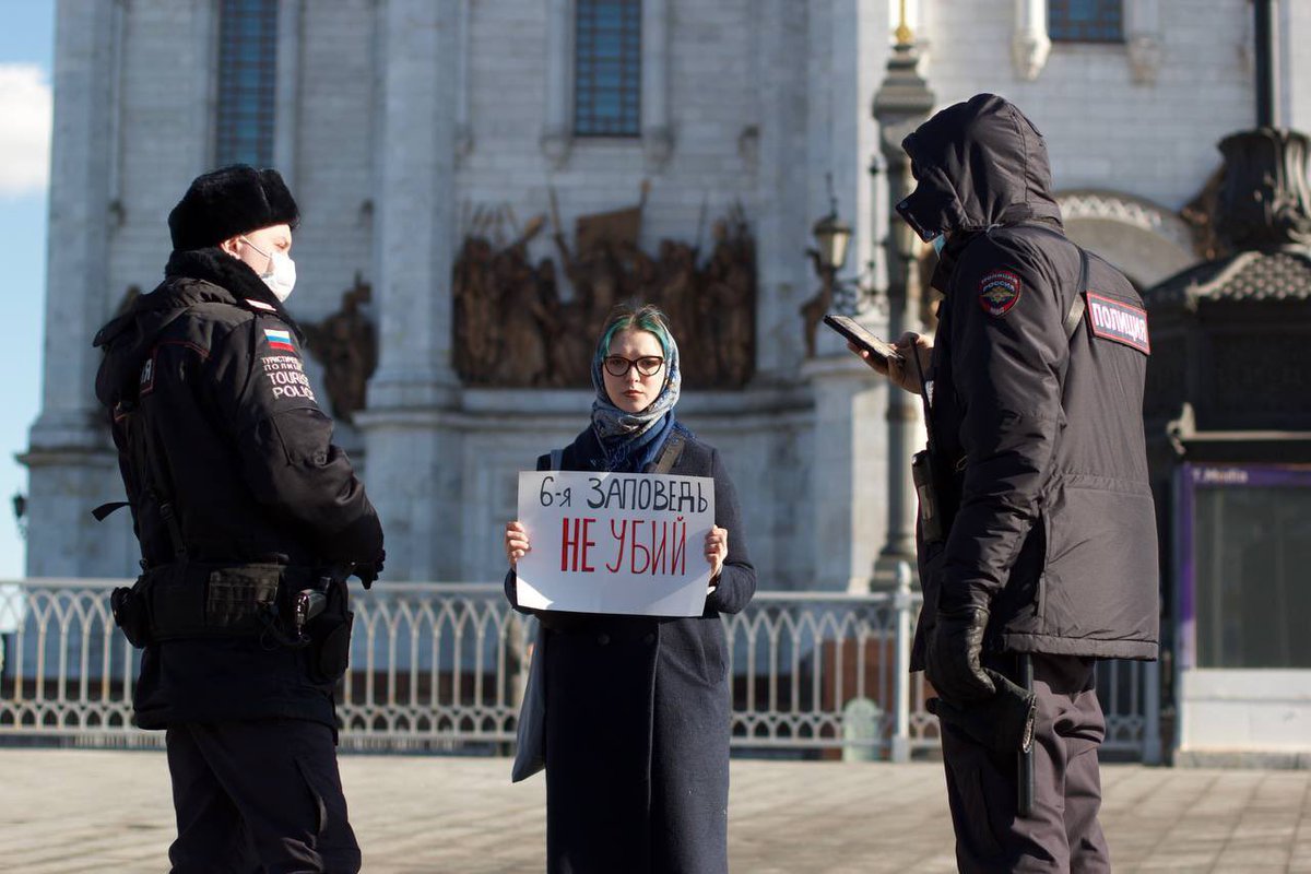 olex_scherba's tweet photo. A woman who stood with a “Thou shalt not kill” sign in front of a church in Moscow downtown got arrested today. So much for #Russia’s “#Christian values”.

#StandWithUkraine #StopRussia #StopPutin #FreeIvanFedorov #AdolfPutin #нетвойне #РоссияСмотри https://t.co/M7ER0zTxte