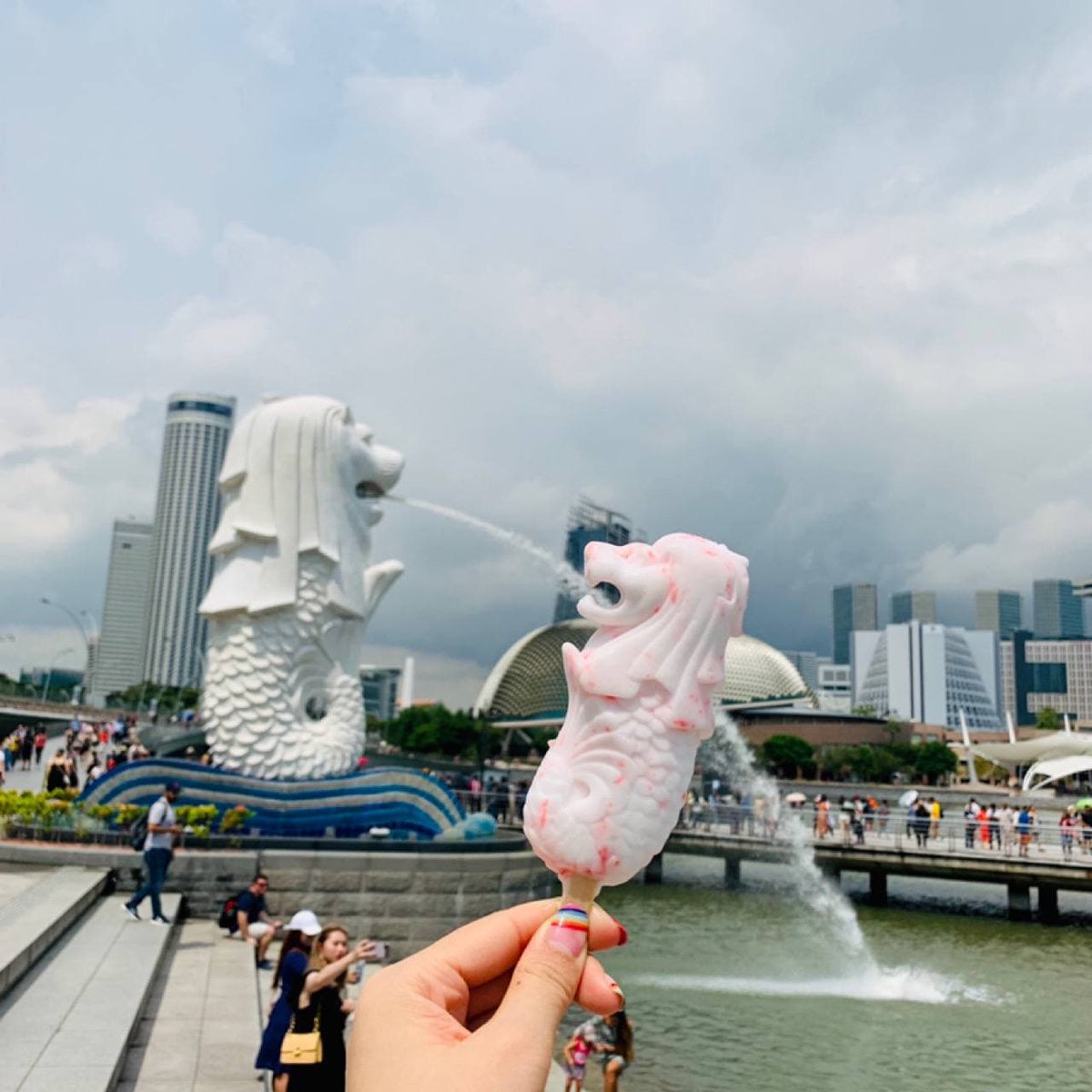 Justinbarrethfs's tweet photo. singapore happy a day https://t.co/Iq75bf5LvK