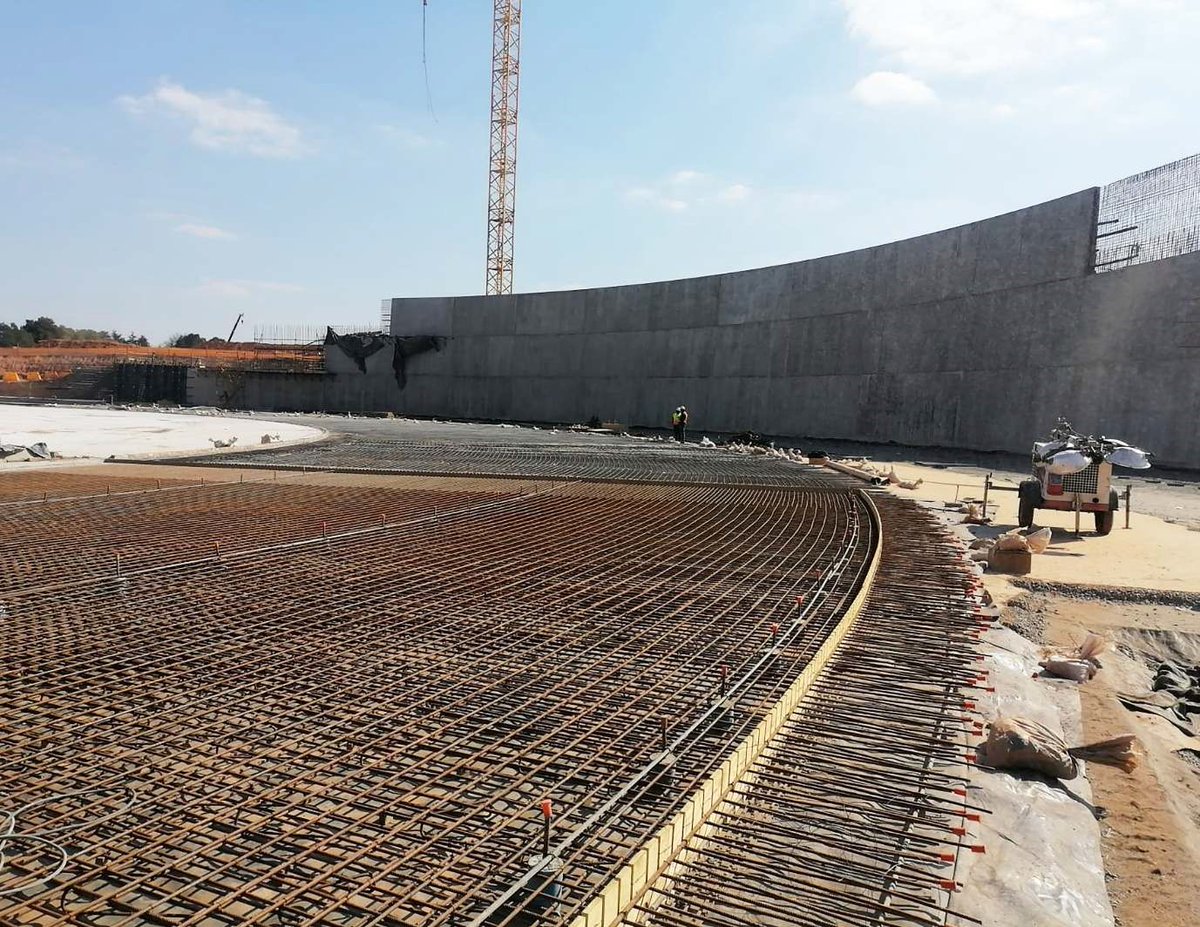 Rand_Water's tweet photo. #FindingNewWays #KnowBetterDoBetter #RandWater #Innovation #ConcreteInnovation #ConcreteInvention #construction
Our Vlakfontein Reservoir is currently under construction. The pictures provide a visual journey of the construction of this cylindrical post-tensioned reservoir. https://t.co/C2FlVlT35k