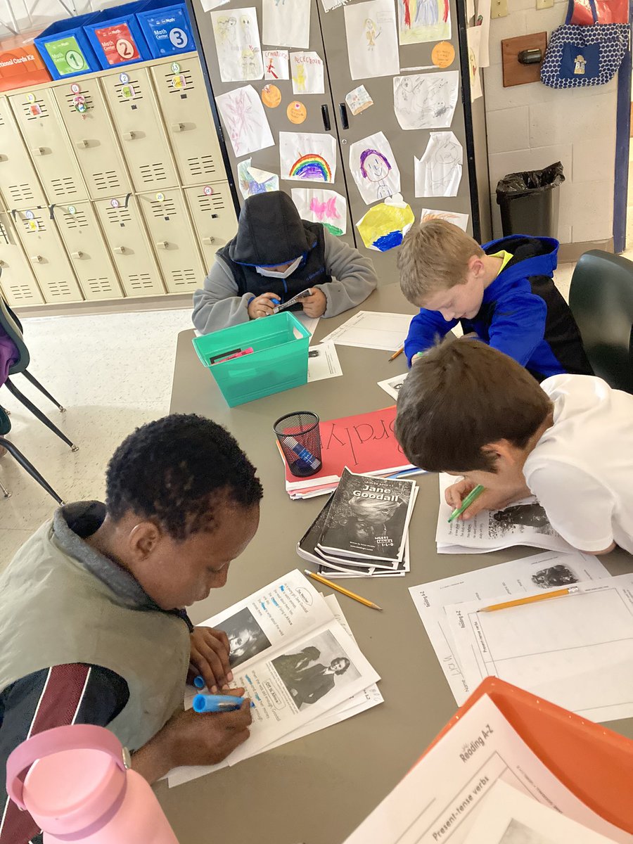 Ss are going on a scavenger hunt for past tense verbs in their leveled readers.