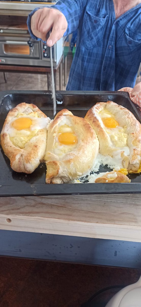 MaximVorobe's tweet photo. Oh my look what i cooked 😋 #EAT #bread #Cooking https://t.co/5qHX1mfFfF