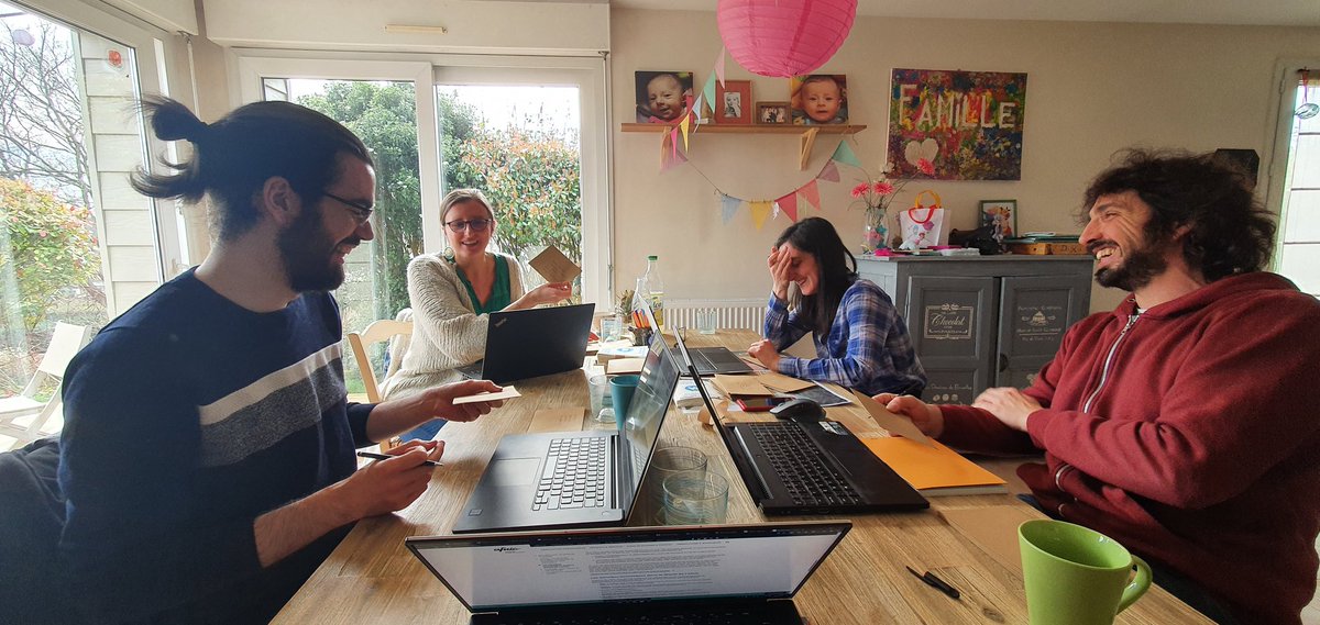 wixiweb's tweet image. On prépare des cadeaux alors si toi aussi tu veux ta petite surprise :

RT / Follow et balance ton adresse postale en DM maintenant !

On va en sélectionner une dizaine 👍

Go go go !