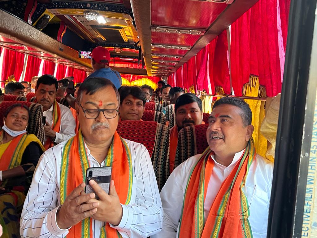 SuvenduWB's tweet photo. I would recommend the Bengali Hindus to find time &amp; watch this film.
This film is a warning as because the worsening situation in WB may force someone to make " The Bengal Files" couple of decades later.
Best wishes to @AnupamPKher ji &amp; @mithunda_off ji from @BJP4Bengal MLAs. https://t.co/ZqXcLRqYw6