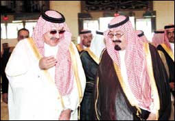 DrHuzam's tweet photo. #حدث_في_السعودية
قبل تنفيذ حكم قتل نيجيريه لتهريب مخدرات، تفاجأت #امارة_مكة ان معها طفلين تؤم رضع.
فتم ابلاغ الامير #عبدالمجيد_بن_عبدالعزيز الذي بدوره أبلغ ولي العهد الامير #عبدالله_بن_عبدالعزيز رحمها الله، فأمر بوقف التنفيذ، ثم صدر عفوا عنها وتم تسفيرها لبلدها رحمة بأطفالها.
. https://t.co/0m6ryC5kQn